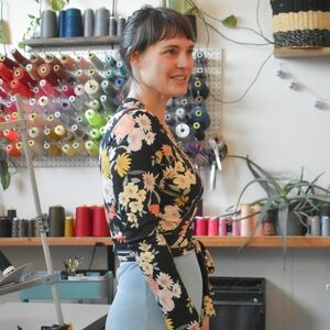 Altar Houseline Rowan Wrap Top In Primrose And Zinnia Xs Bnwt